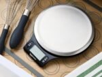 Amazon Basics Digital Kitchen Scale with LCD Display, Batteries Included, Weighs up to 11 pounds, Black and Stainless Steel - Image 4